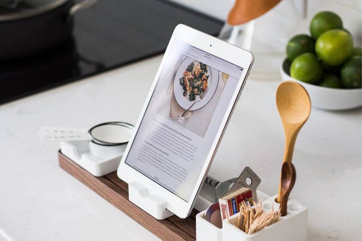 Colorful recipe on iPad: fresh ingredients, clear instructions, and food photography inspire creative and nutritious cooking.